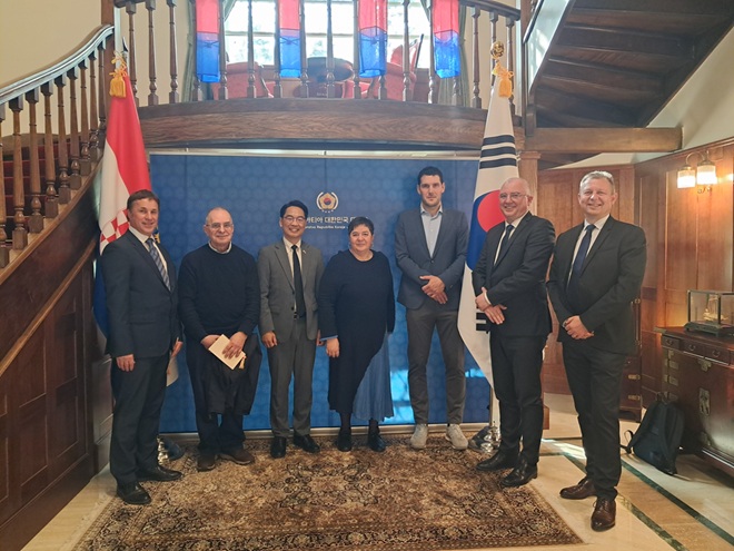 Veleposlanik je održao radni ručak s radnom skupinom za nuklearnu energiju Ministarstva gospodarstva Hrvatske